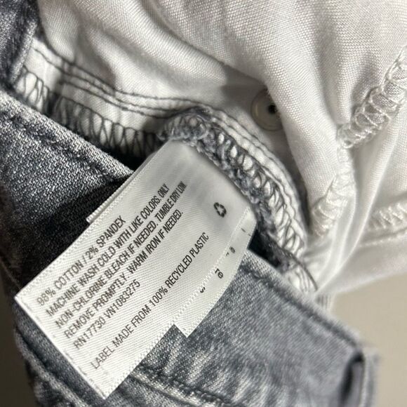 Universal Thread Gray Wash Busted Knee Vintage Straight Jeans - Picture 14 of 16